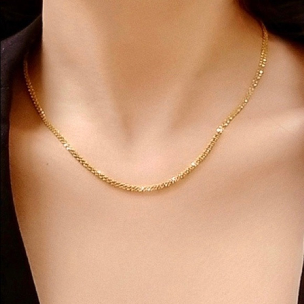 Gold chain necklace